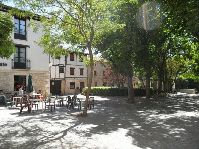Hotel Rey Chindasvinto Covarrubias Exterior photo